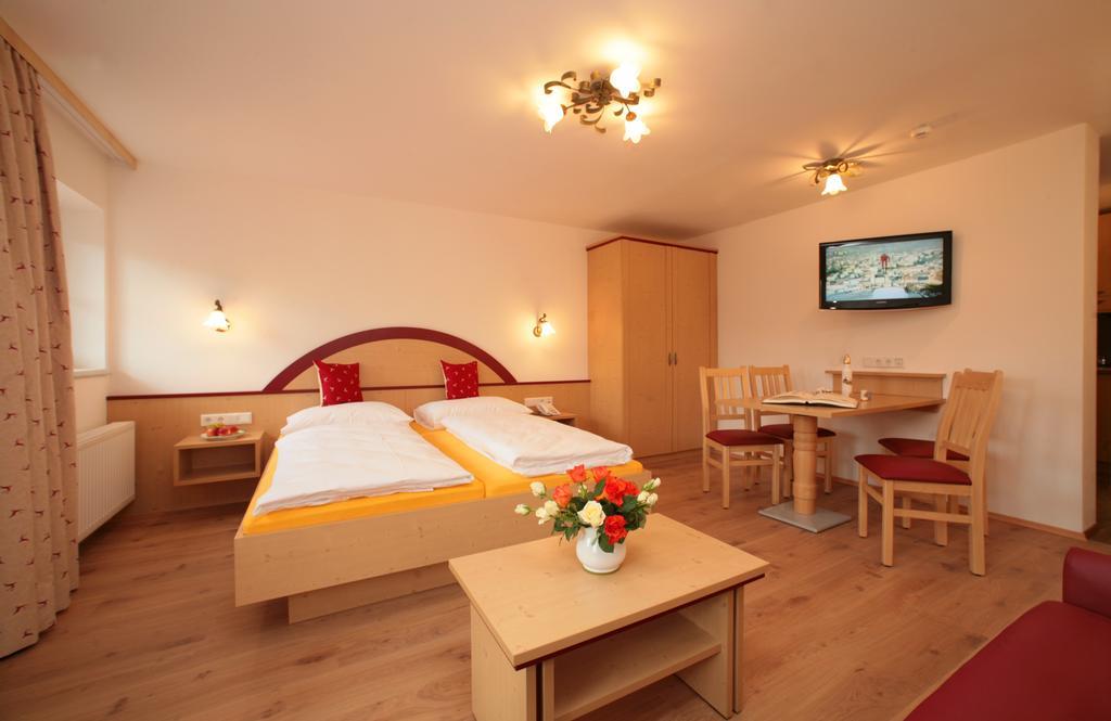 Aparthotel Waidmannsheil Kaprun Room photo